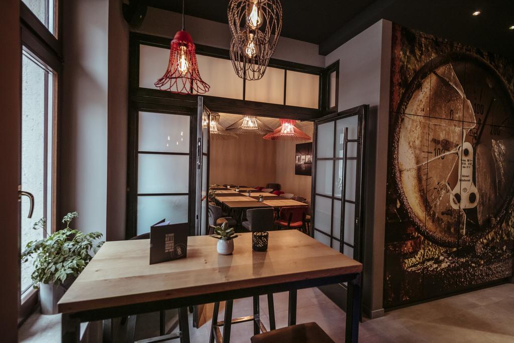 Alexxanders Hotel & Boardinghouse, Restaurant ケムニッツ エクステリア 写真