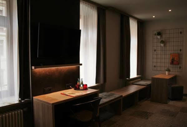Alexxanders Hotel & Boardinghouse, Restaurant ケムニッツ エクステリア 写真