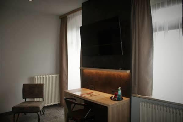 Alexxanders Hotel & Boardinghouse, Restaurant ケムニッツ エクステリア 写真